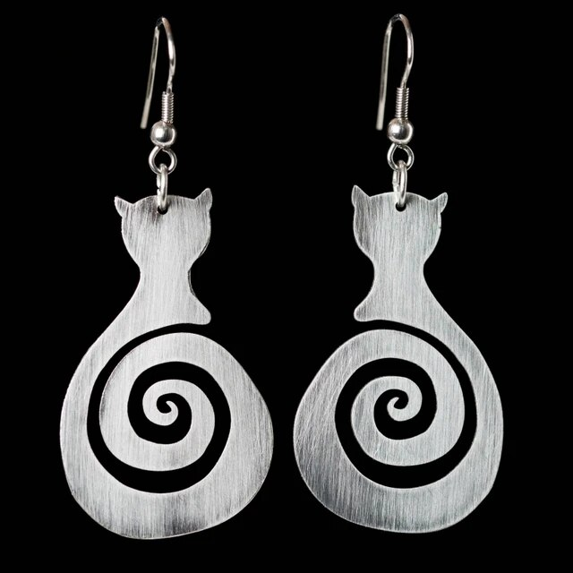 Charming Vintage Spiral Cat Earrings