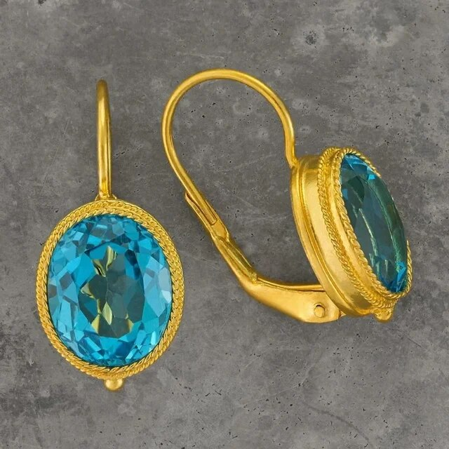 Stunning Vintage Earrings Featuring Dazzling Blue Crystals Set in a Luxurious Gold Frame