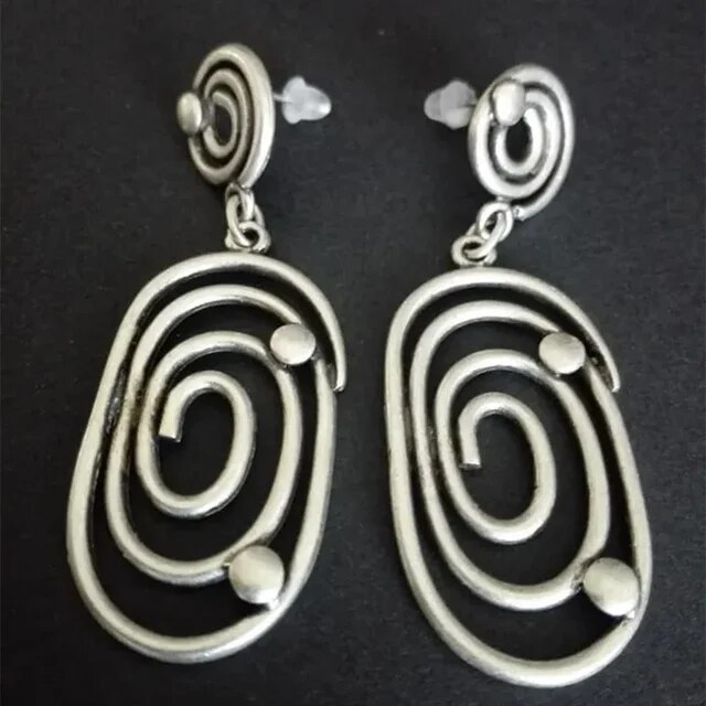 Enchanting Vintage Spiral Earrings Adorned with Elegant Silver-Plated Pearls