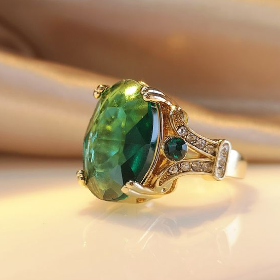 Elegant Boho Ring with Green and Golden Crystals