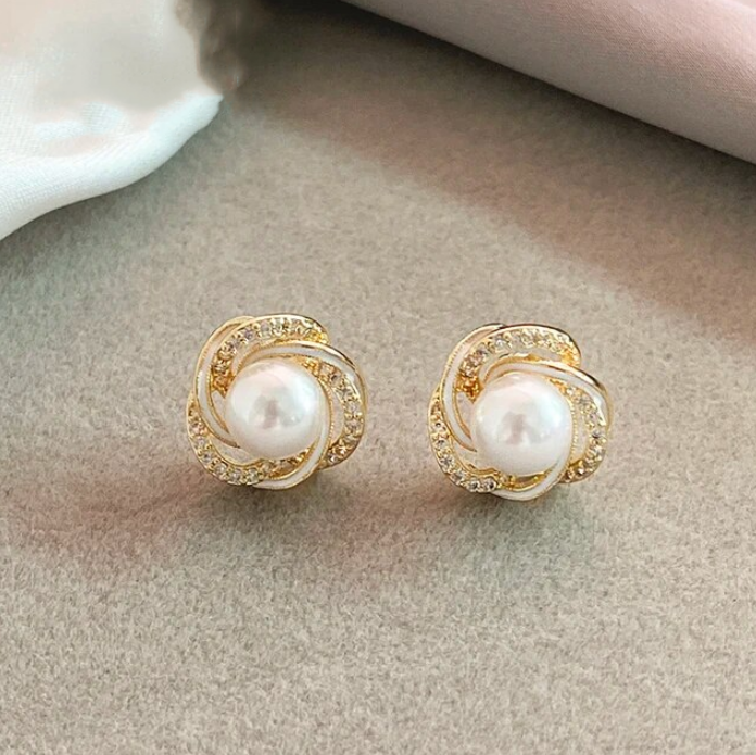 Glamorous Spiral Earrings with Sparkling Zirconia and Elegant Gold Finish