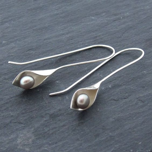 Sophisticated Vintage Silver Pearl Drop Earrings for an Everlasting Elegance