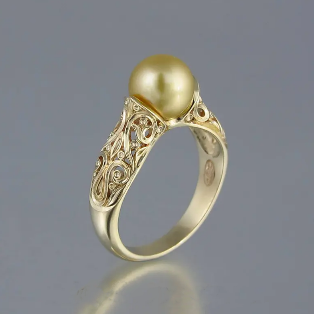 Classic Vintage Pearl Ring in Elegant Gold Design