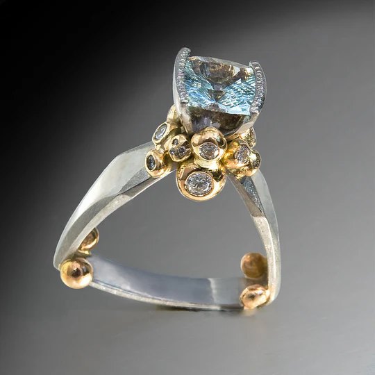 Elegant Vintage Zirconia Ring in Gold and Silver