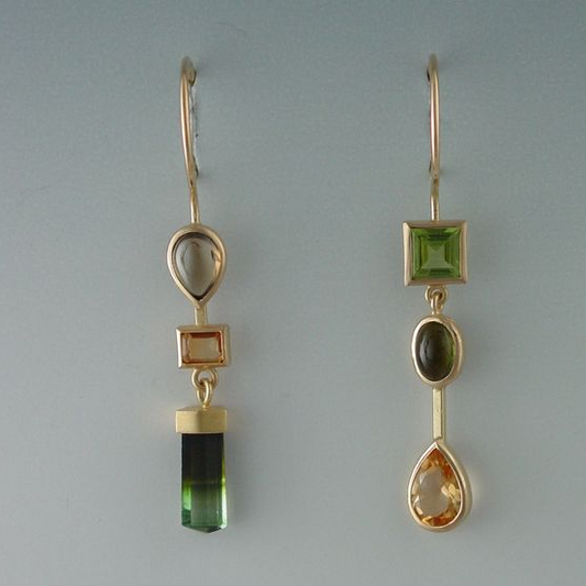 Chic Vintage-Inspired Earrings Adorned with Dazzling Green Gems