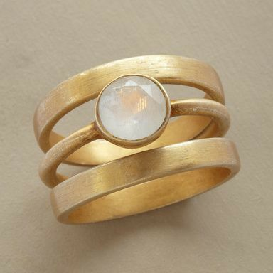 Exquisite Vintage Gold Moonstone Inlay Ring