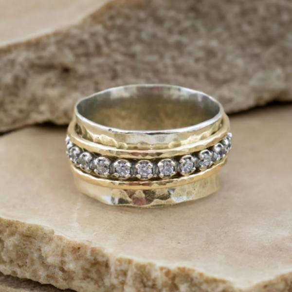 Elegant Vintage Spinner Ring with Zirconia in Gold and Silver