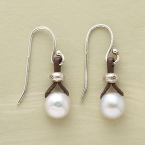 Chic Vintage Leather Earrings Adorned with Dazzling Pearl Drops