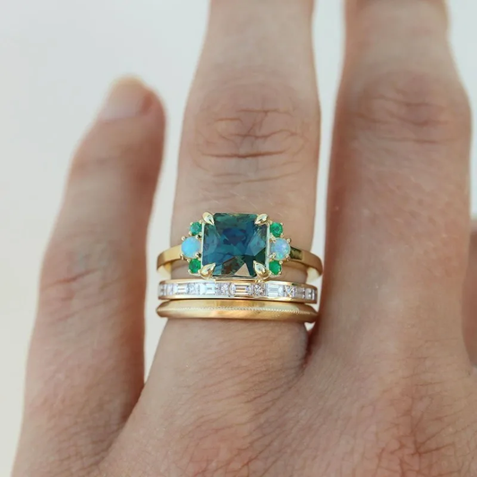 Vintage-inspired ring made of radiant blue glass