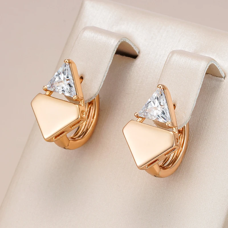 Stunning Gold Earrings Featuring Gorgeous Shiny Peak Décor