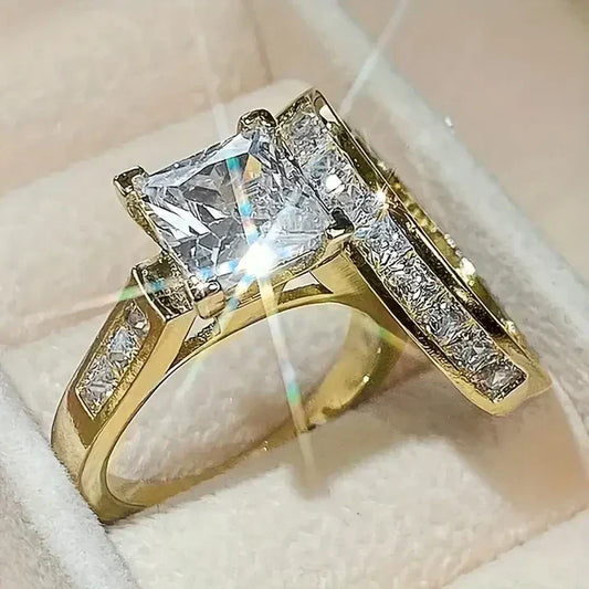 Fascinating Vintage Ring Set with Shine Effects