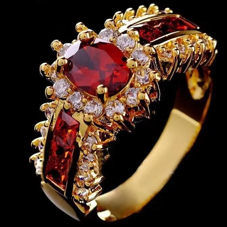 Vintage ring made of radiant brilliant gold