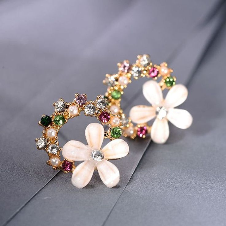 Delightful Floral Elegance: Stunning Earrings for Every Occasion