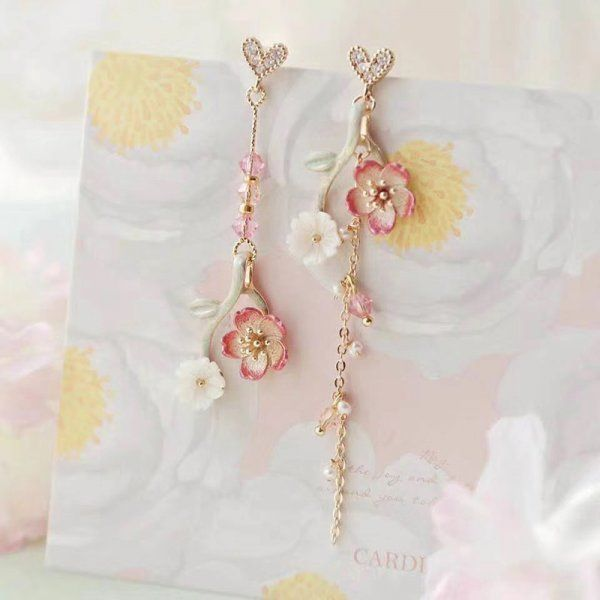 Chic Floral Earrings with Elegant Charm