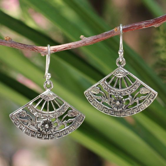 Chic Vintage-Inspired Hanging Fan Earrings for a Classic Aesthetic