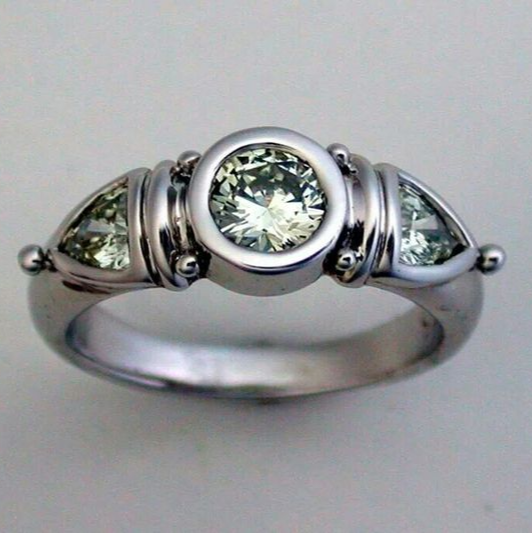 Vintage silver ring with sparkling green crystal