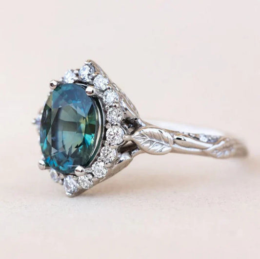 Fascinating vintage ring in stunning blue