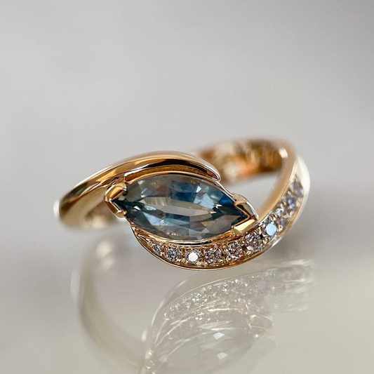 Sparkling Vintage Crystal Ring in Radiant Blue