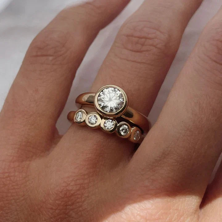 Elegant Vintage Golden Ring Set with Sparkling Zirconia Accents