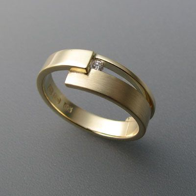 Elegant Vintage Gold Ring for Timeless Style