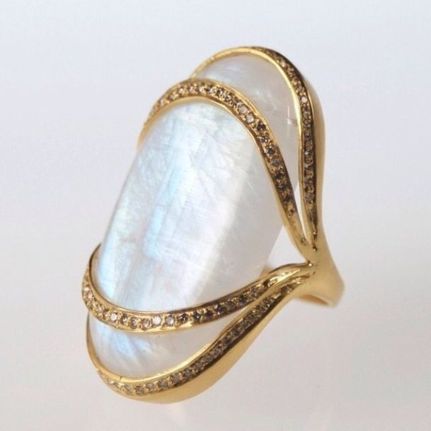 Vintage gold ring with radiant white stone