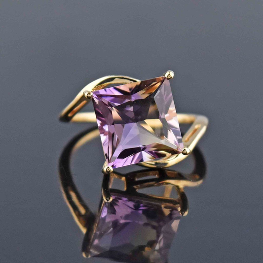 Fascinating Vintage Purple Ring with Sparkling Crystal