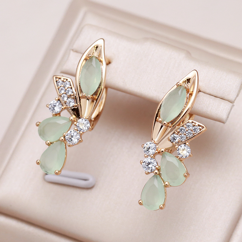 Elegant Green Glamour: Stunning Gold Earrings Adorned with Dazzling Crystals and Graceful Wing Design