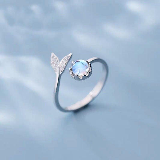 Universally adjustable ring with elegant dolphin tail made of high-quality sterling silver and brilliant blue zirconium dioxide